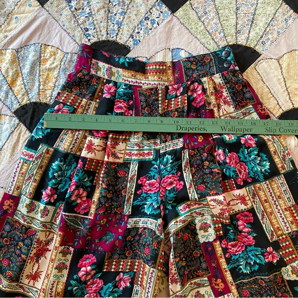 VINTAGE Shorts Bobbie Brooks 80s Floral Folk Art Pattern Stretchy Waist Pockets - Picture 4 of 13